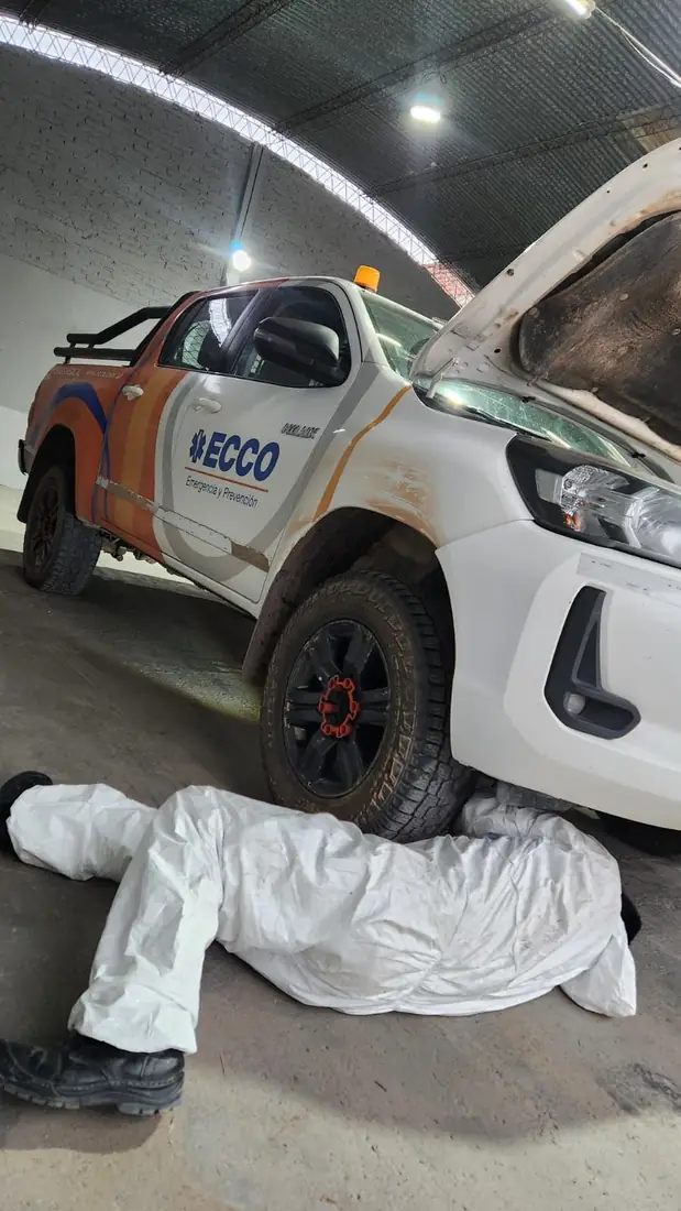 Reparación de camioneta ECCO en taller